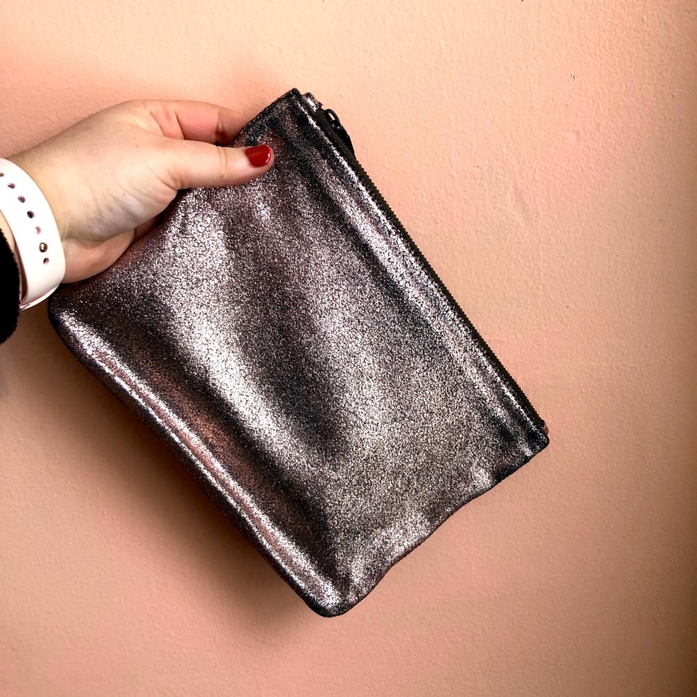 marc jacobs rose gold zipper bag